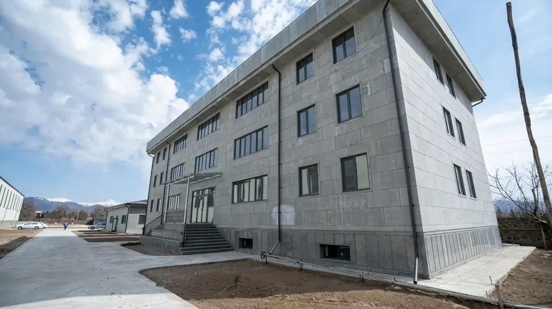 Административный корпус завода